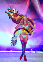2016 Victoria’s Secret Fashion Show Runway in Paris