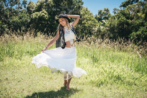 Elsa Pataky - Spell &amp; The Gypsy Collective