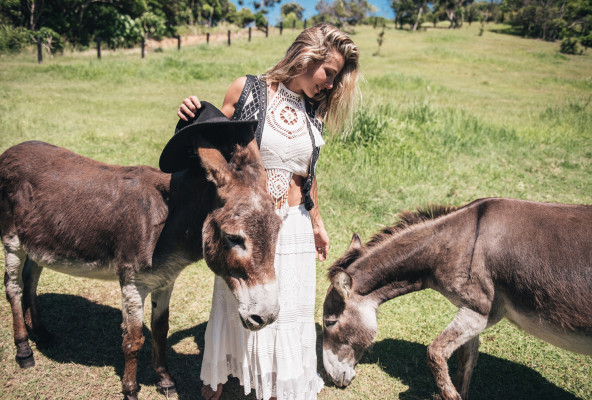 Elsa Pataky - Spell &amp; The Gypsy Collective