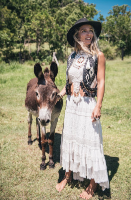 Elsa Pataky - Spell &amp; The Gypsy Collective