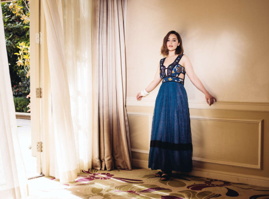 Emilia Clarke pic #816109