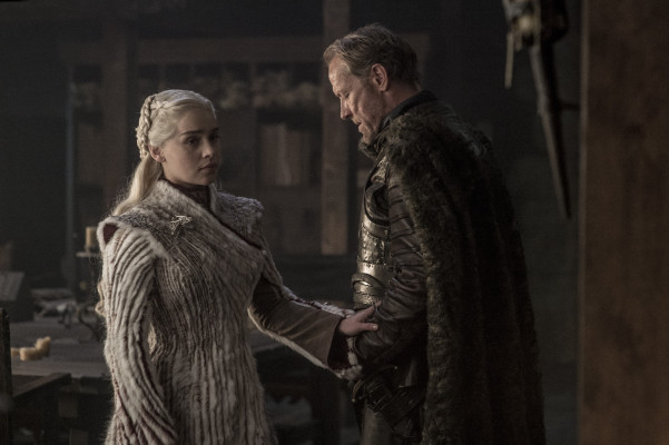 Emilia Clarke - &#039;Game Of Thrones&#039; (2019) 8x01 &#039;Winterfell&#039; 