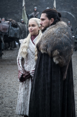 Emilia Clarke - &#039;Game Of Thrones&#039; (2019) 8x01 &#039;Winterfell&#039; 
