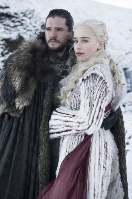 Emilia Clarke - &#039;Game Of Thrones&#039; (2019) 8x01 &#039;Winterfell&#039; 