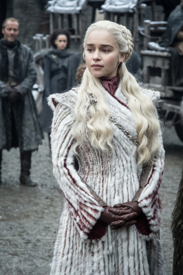 Emilia Clarke - &#039;Game Of Thrones&#039; (2019) 8x01 &#039;Winterfell&#039; 