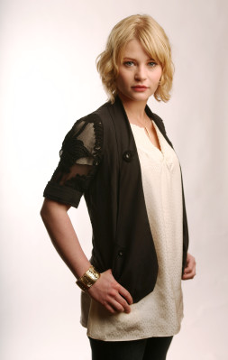photo 16 in Emilie De Ravin gallery [id337729] 2011-01-07 00:00:00