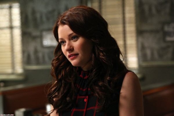 Emilie De Ravin pic #885851