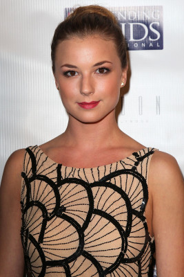 Emily VanCamp - Mending Kids International Celebrity Poker Tournament 12/01/2012
