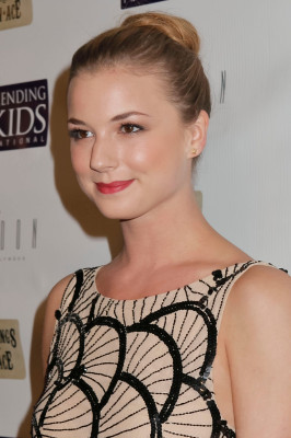 Emily VanCamp - Mending Kids International Celebrity Poker Tournament 12/01/2012