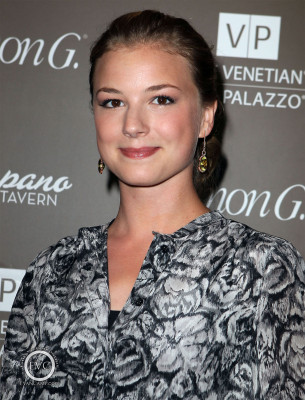 Emily VanCamp - Simon G Jewelry&#039;s Summer Soire 06/05/2010