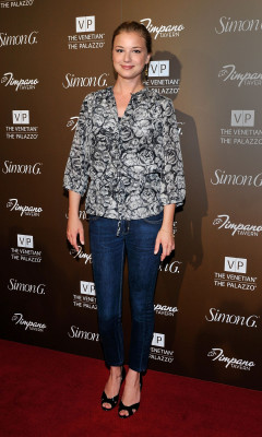 Emily VanCamp - Simon G Jewelry&#039;s Summer Soire 06/05/2010