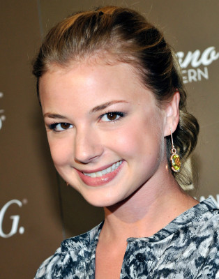 Emily VanCamp - Simon G Jewelry&#039;s Summer Soire 06/05/2010