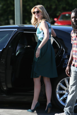 Emily VanCamp - &#039;EXTRA&#039; at Universal Studios Hollywood 12/08/2015