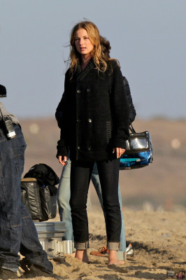 Emily VanCamp - Revenge (2013) 3x03 &#039;Confession&#039; On Set in LA 08/09/2013