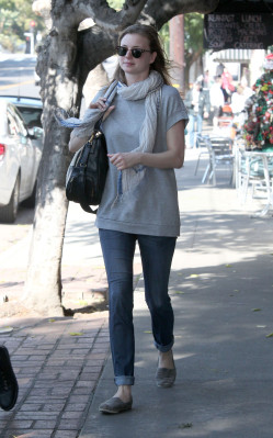 Emily VanCamp - Los Angeles 02/10/2014
