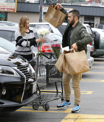 Emily VanCamp - Gelson&#039;s Market in Los Angeles 01/11/2015