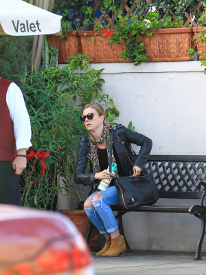 Emily VanCamp - Beverly Hills 01/11/2017