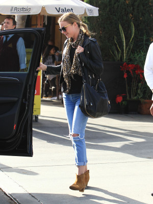 Emily VanCamp - Beverly Hills 01/11/2017