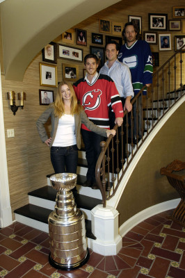 Emily VanCamp - Stanley Cup Visits &#039;Brothers &amp; Sisters&#039; 04/11/2007