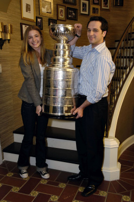 Emily VanCamp - Stanley Cup Visits &#039;Brothers &amp; Sisters&#039; 04/11/2007