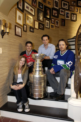 Emily VanCamp - Stanley Cup Visits &#039;Brothers &amp; Sisters&#039; 04/11/2007
