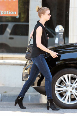 Emily VanCamp - Los Angeles 05/14/2013