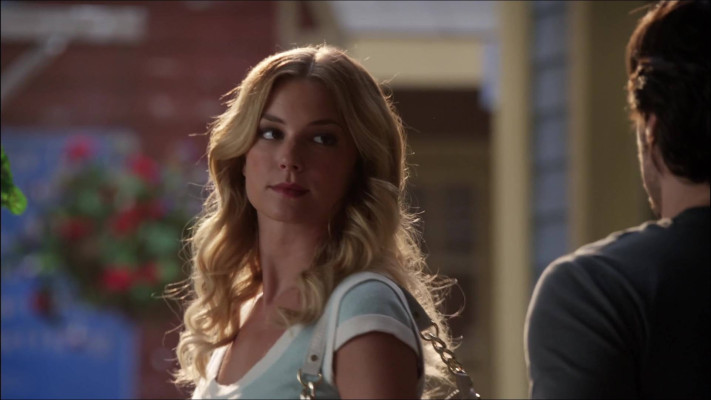 Emily van Camp pic #824521