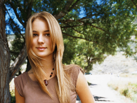 Emily van Camp pic #845693