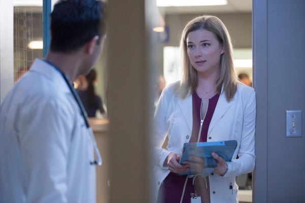 Emily VanCamp - The Resident (2018) 1x01 &#039;Pilot&#039;