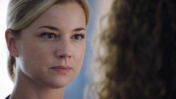 Emily VanCamp - The Resident (2018) 1x05 &#039;None the Wiser&#039;