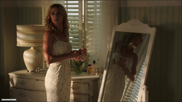Emily VanCamp - Revenge (2011) 1x06 &#039;Intrigue&#039;