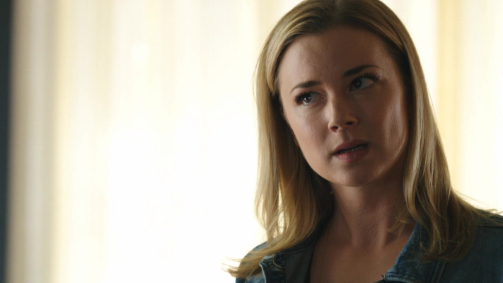 Emily VanCamp - The Resident (2018) 1x06 &#039;No Matter The Cost&#039;