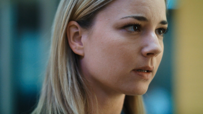 Emily VanCamp - The Resident (2018) 1x06 &#039;No Matter The Cost&#039;