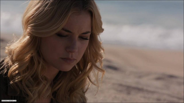 Emily VanCamp - Revenge (2012) 1x13 &#039;Commitment&#039;