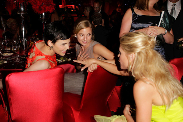 Emily VanCamp - 64th Annual Primetime Emmy Awards in Los Angeles 09/23/2012