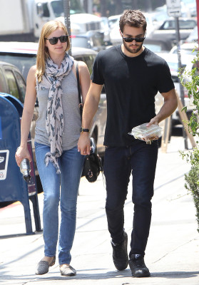 Emily VanCamp - Los Feliz, LA 05/29/2015