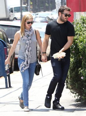 Emily VanCamp - Los Feliz, LA 05/29/2015