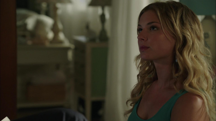 Emily VanCamp - Revenge (2012) 2x01 &#039;Destiny&#039;