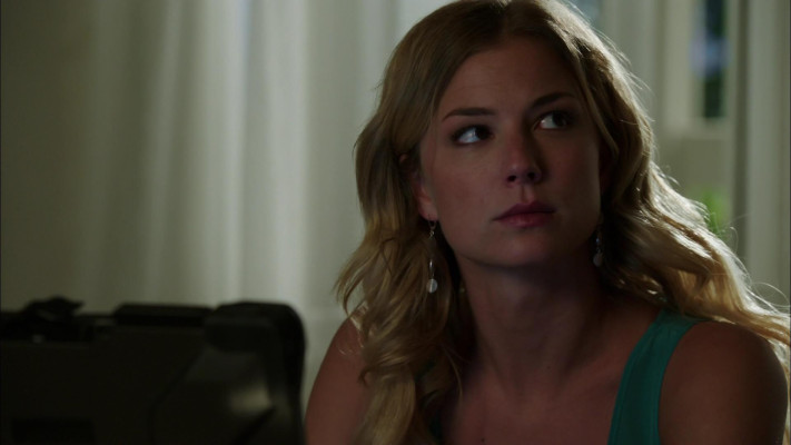 Emily VanCamp - Revenge (2012) 2x01 &#039;Destiny&#039;