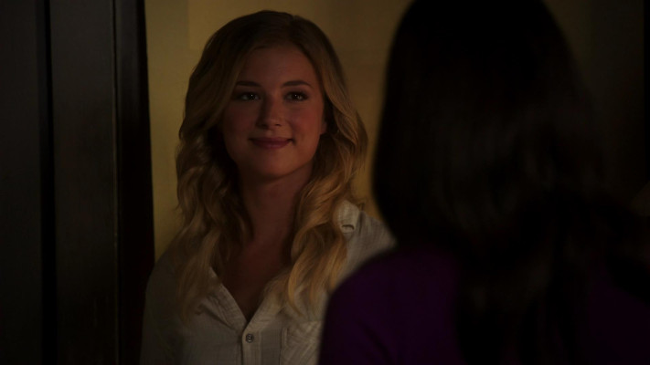 Emily VanCamp - Revenge (2012) 2x01 &#039;Destiny&#039;