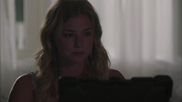 Emily VanCamp - Revenge (2012) 2x01 &#039;Destiny&#039;