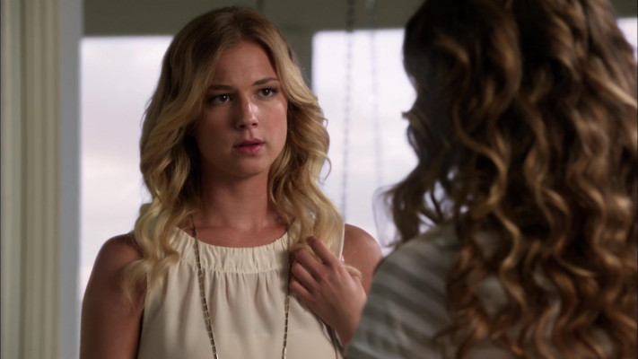 Emily VanCamp - Revenge (2012) 2x02 &#039;Resurrection&#039;