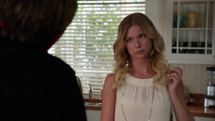 Emily VanCamp - Revenge (2012) 2x02 &#039;Resurrection&#039;