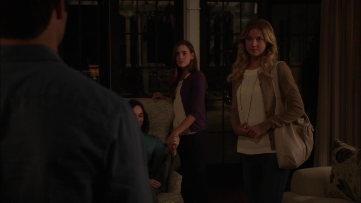 Emily VanCamp - Revenge (2012) 2x02 &#039;Resurrection&#039;