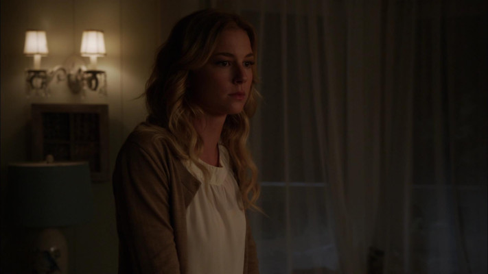Emily VanCamp - Revenge (2012) 2x02 &#039;Resurrection&#039;