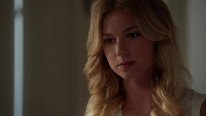 Emily VanCamp - Revenge (2012) 2x03 &#039;Confidence&#039;