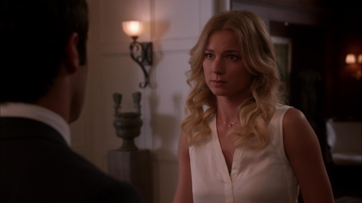 Emily VanCamp - Revenge (2012) 2x03 &#039;Confidence&#039;