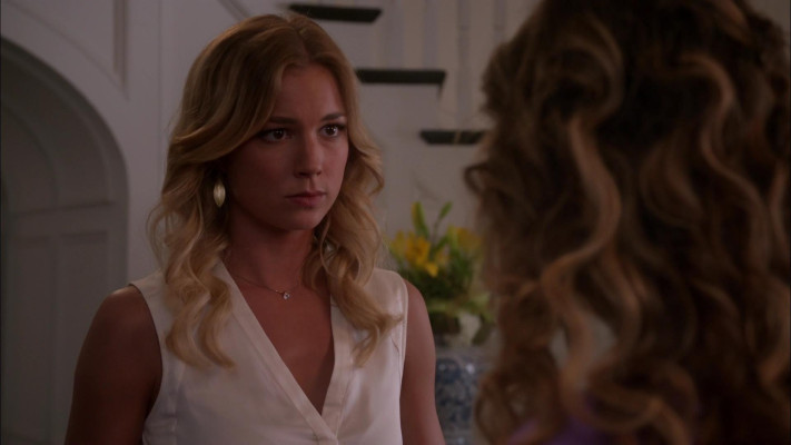 Emily VanCamp - Revenge (2012) 2x03 &#039;Confidence&#039;