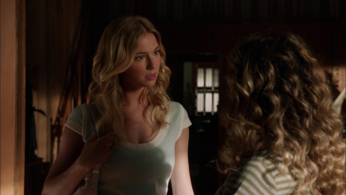 Emily VanCamp - Revenge (2012) 2x03 &#039;Confidence&#039;