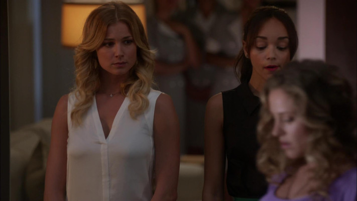 Emily VanCamp - Revenge (2012) 2x03 &#039;Confidence&#039;